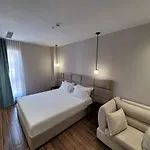Delfin Kune Hotel Shëngjin