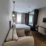 Delfin Kune Hotel Shëngjin