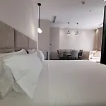Delfin Kune Hotel Shëngjin