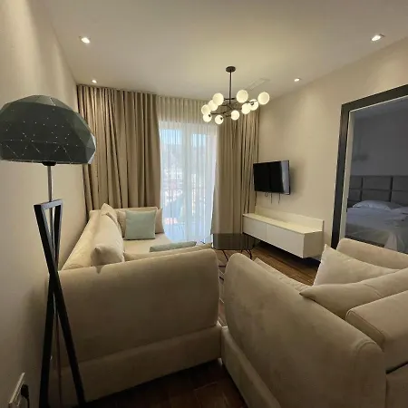 Delfin Kune Hotel Shëngjin