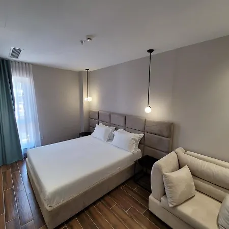 Delfin Kune Hotel Shëngjin