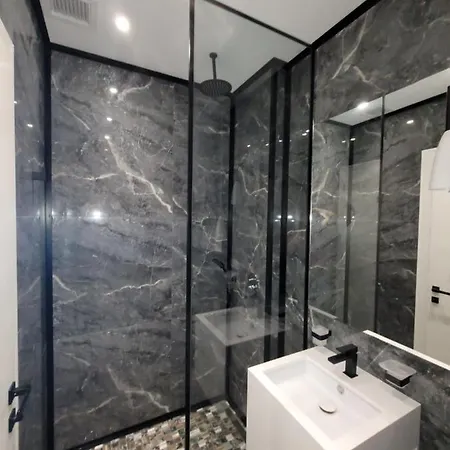 Delfin Kune 5* Shëngjin