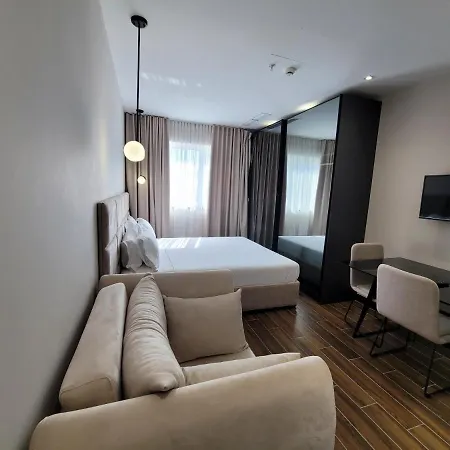 Delfin Kune Szálloda Shëngjin